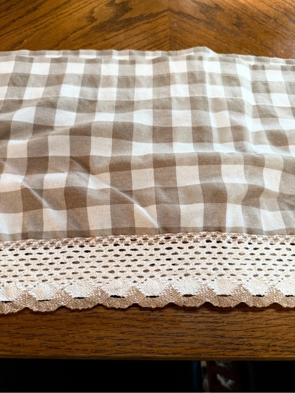 Women’s Beige Gingham Valance with Crochet Trim set of 4